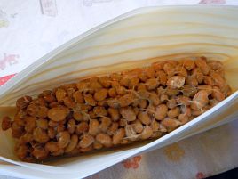小粒納豆でも豆一粒一粒が美味しい奥久慈名産「舟納豆」