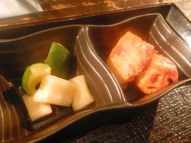 渋谷で朝摘み有機野菜のせ放題＆若鶏の炭火焼きランチ