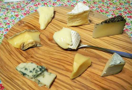 チーズにも季節感あり。春と冬とがせめぎ合うチーズ盛り♪