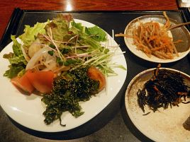 お惣菜は外したがサラダ食べ放題で満足な魚魯魚魯ランチ
