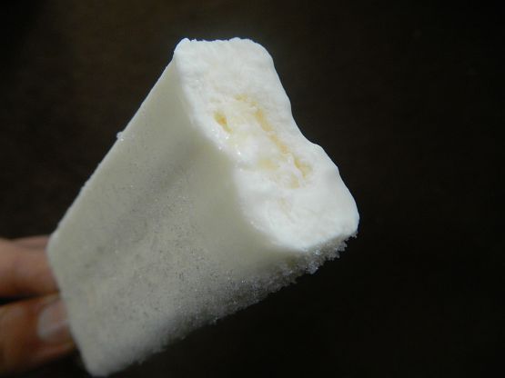 ミルクの味と濃厚チーズの2層構造「クリームチーズアイス」